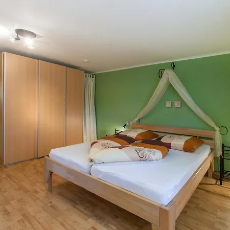 Katzenmaier, Bauernhof- Und Familienurlaub Am Bodensee, Grosszuegig Wohnen, Messenah Und Teils Barrierefrei, Spielangebot Fuer Drinnen Und Draussen, Parkplatz Am Haus, Gute Oepnv-anbindung * 프리드리히스하펜