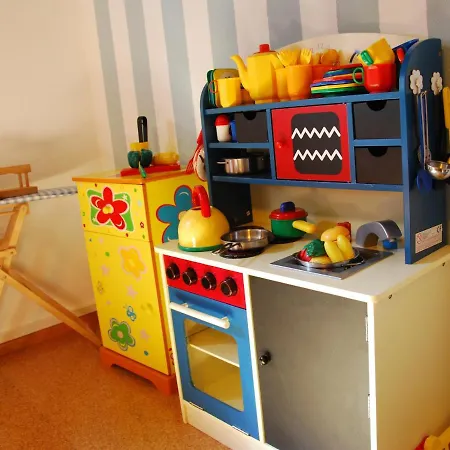 Katzenmaier, Bauernhof- Und Familienurlaub Am Bodensee, Grosszuegig Wohnen, Messenah Und Teils Barrierefrei, Spielangebot Fuer Drinnen Und Draussen, Parkplatz Am Haus, Gute Oepnv-anbindung 아파트 프리드리히스하펜