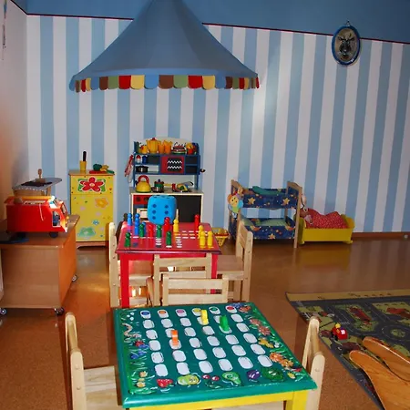 아파트 Katzenmaier, Bauernhof- Und Familienurlaub Am Bodensee, Grosszuegig Wohnen, Messenah Und Teils Barrierefrei, Spielangebot Fuer Drinnen Und Draussen, Parkplatz Am Haus, Gute Oepnv-anbindung 프리드리히스하펜