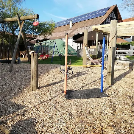 Katzenmaier, Bauernhof- Und Familienurlaub Am Bodensee, Grosszuegig Wohnen, Messenah Und Teils Barrierefrei, Spielangebot Fuer Drinnen Und Draussen, Parkplatz Am Haus, Gute Oepnv-anbindung 프리드리히스하펜