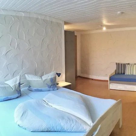 Katzenmaier, Bauernhof- Und Familienurlaub Am Bodensee, Grosszuegig Wohnen, Messenah Und Teils Barrierefrei, Spielangebot Fuer Drinnen Und Draussen, Parkplatz Am Haus, Gute Oepnv-anbindung 아파트 *