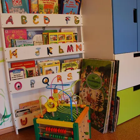 Katzenmaier, Bauernhof- Und Familienurlaub Am Bodensee, Grosszuegig Wohnen, Messenah Und Teils Barrierefrei, Spielangebot Fuer Drinnen Und Draussen, Parkplatz Am Haus, Gute Oepnv-anbindung 아파트 프리드리히스하펜