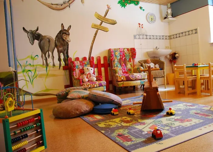 Katzenmaier, Bauernhof- Und Familienurlaub Am Bodensee, Grosszuegig Wohnen, Messenah Und Teils Barrierefrei, Spielangebot Fuer Drinnen Und Draussen, Parkplatz Am Haus, Gute Oepnv-anbindung * 프리드리히스하펜