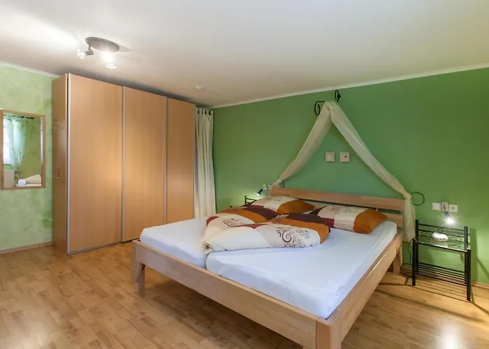 Katzenmaier, Bauernhof- Und Familienurlaub Am Bodensee, Grosszuegig Wohnen, Messenah Und Teils Barrierefrei, Spielangebot Fuer Drinnen Und Draussen, Parkplatz Am Haus, Gute Oepnv-anbindung * 프리드리히스하펜