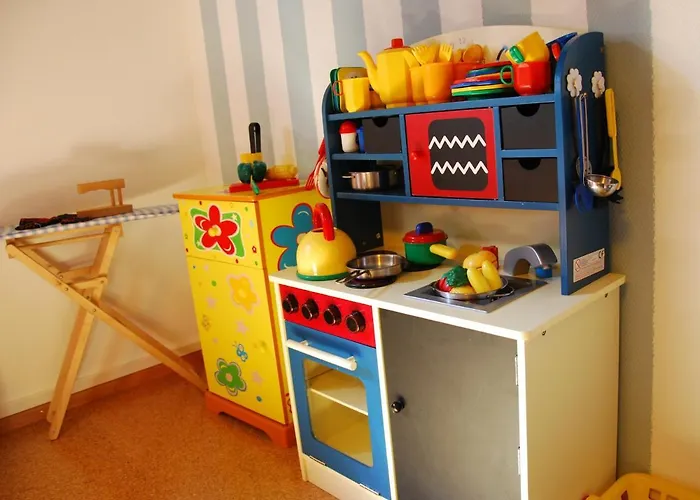 Katzenmaier, Bauernhof- Und Familienurlaub Am Bodensee, Grosszuegig Wohnen, Messenah Und Teils Barrierefrei, Spielangebot Fuer Drinnen Und Draussen, Parkplatz Am Haus, Gute Oepnv-anbindung 아파트 프리드리히스하펜