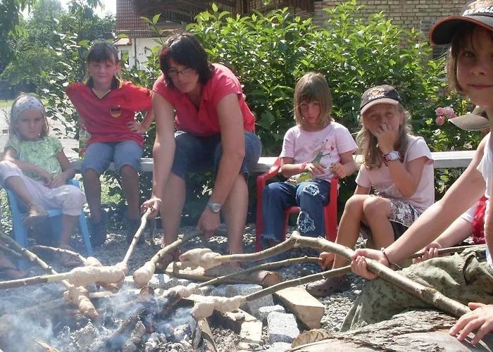아파트 Katzenmaier, Bauernhof- Und Familienurlaub Am Bodensee, Grosszuegig Wohnen, Messenah Und Teils Barrierefrei, Spielangebot Fuer Drinnen Und Draussen, Parkplatz Am Haus, Gute Oepnv-anbindung *