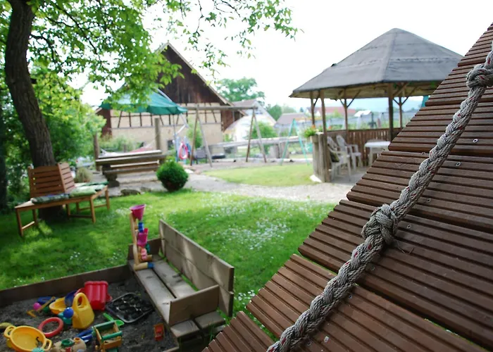 Katzenmaier, Bauernhof- Und Familienurlaub Am Bodensee, Grosszuegig Wohnen, Messenah Und Teils Barrierefrei, Spielangebot Fuer Drinnen Und Draussen, Parkplatz Am Haus, Gute Oepnv-anbindung 아파트 프리드리히스하펜