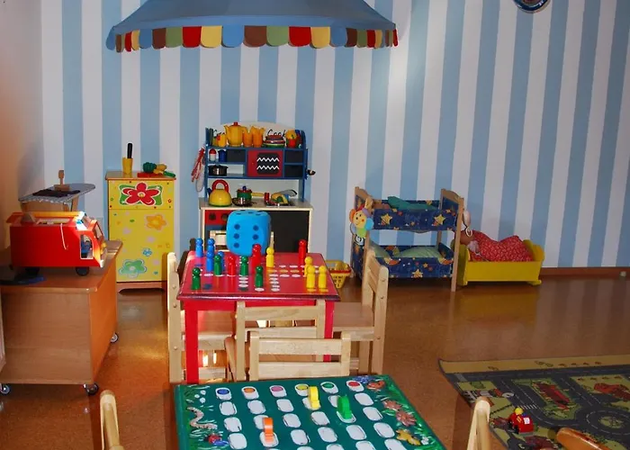 아파트 Katzenmaier, Bauernhof- Und Familienurlaub Am Bodensee, Grosszuegig Wohnen, Messenah Und Teils Barrierefrei, Spielangebot Fuer Drinnen Und Draussen, Parkplatz Am Haus, Gute Oepnv-anbindung 프리드리히스하펜