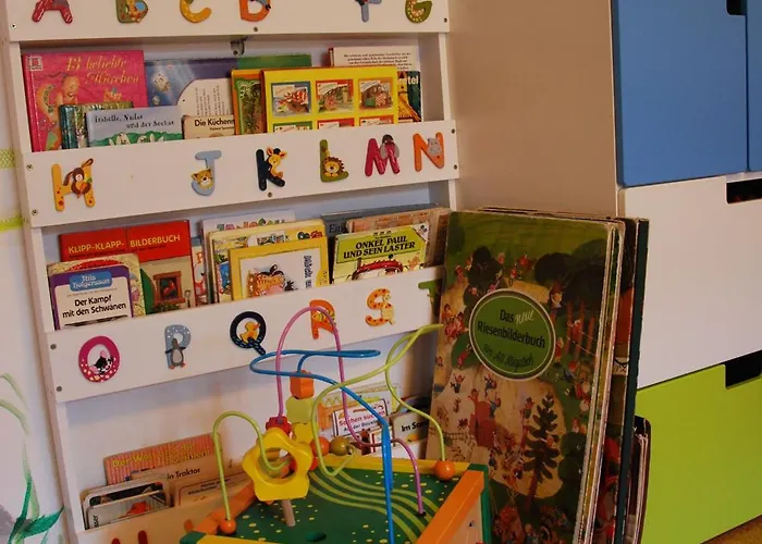 Katzenmaier, Bauernhof- Und Familienurlaub Am Bodensee, Grosszuegig Wohnen, Messenah Und Teils Barrierefrei, Spielangebot Fuer Drinnen Und Draussen, Parkplatz Am Haus, Gute Oepnv-anbindung 아파트 프리드리히스하펜