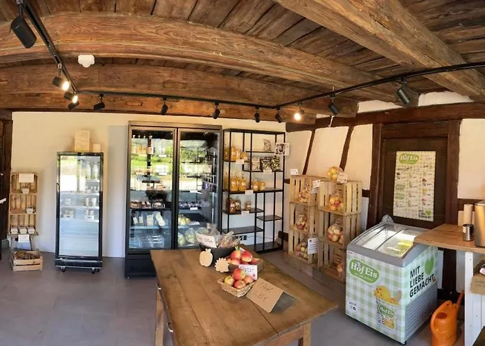 Katzenmaier, Bauernhof- Und Familienurlaub Am Bodensee, Grosszuegig Wohnen, Messenah Und Teils Barrierefrei, Spielangebot Fuer Drinnen Und Draussen, Parkplatz Am Haus, Gute Oepnv-anbindung 아파트 프리드리히스하펜